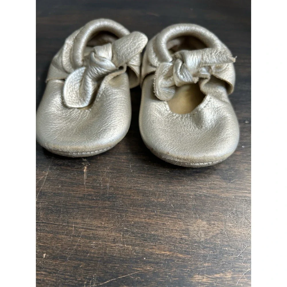 Freshly Picked Gold Moccasin Leather Infant Baby Girl Size 6 Shoes
